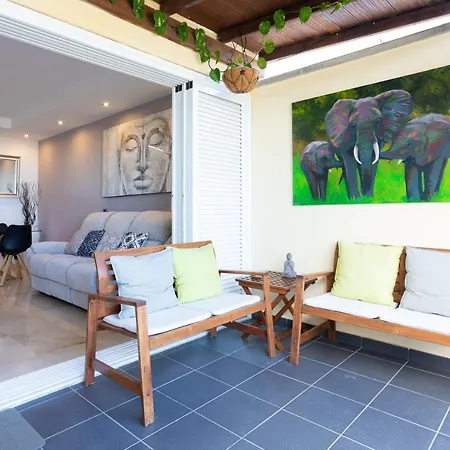 Beautiful Ocean-view Town House Ferienhaus *